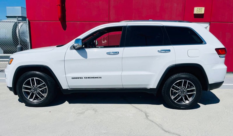 Jeep Grand Cherokee Vehicle Full-screen Gallery Image 06
