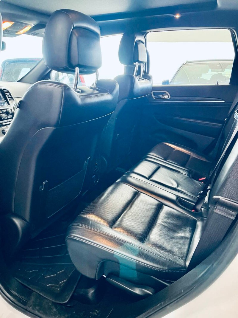 Jeep Grand Cherokee Vehicle Full-screen Gallery Image 12