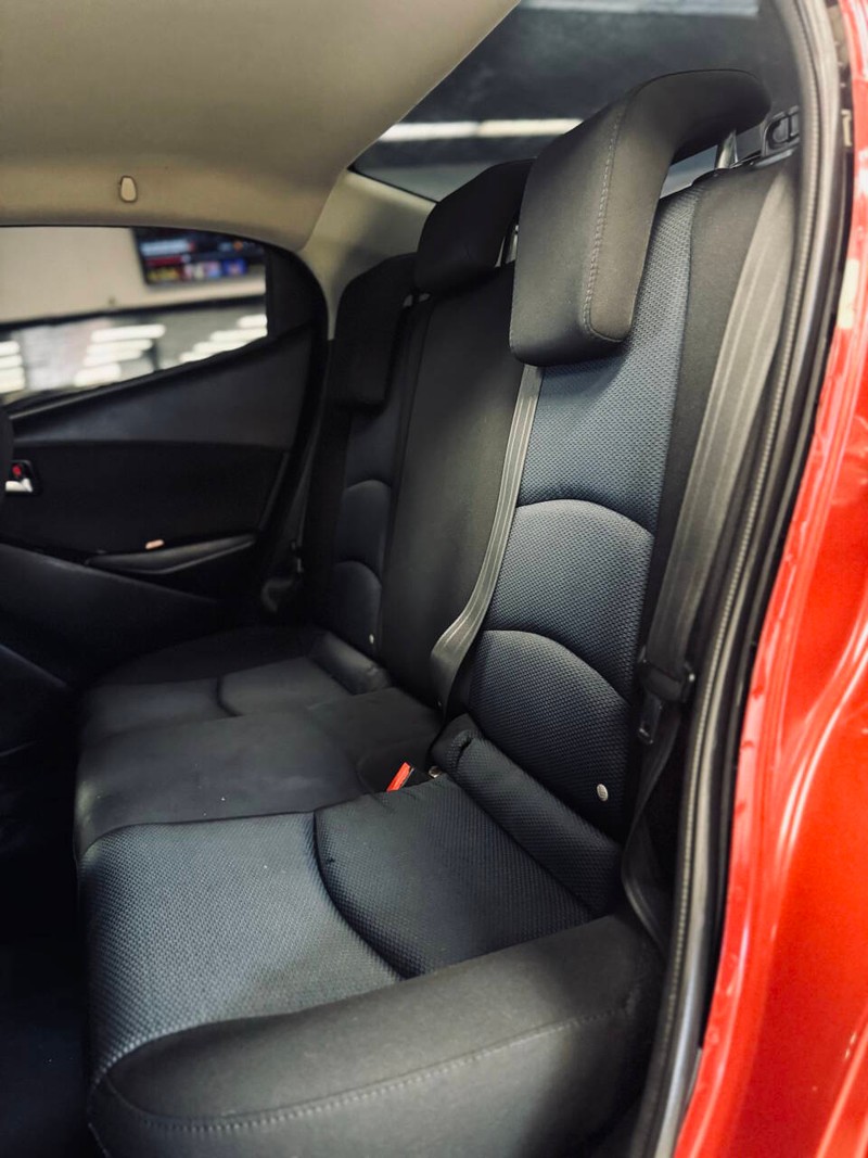 Toyota Yaris iA Vehicle Full-screen Gallery Image 13