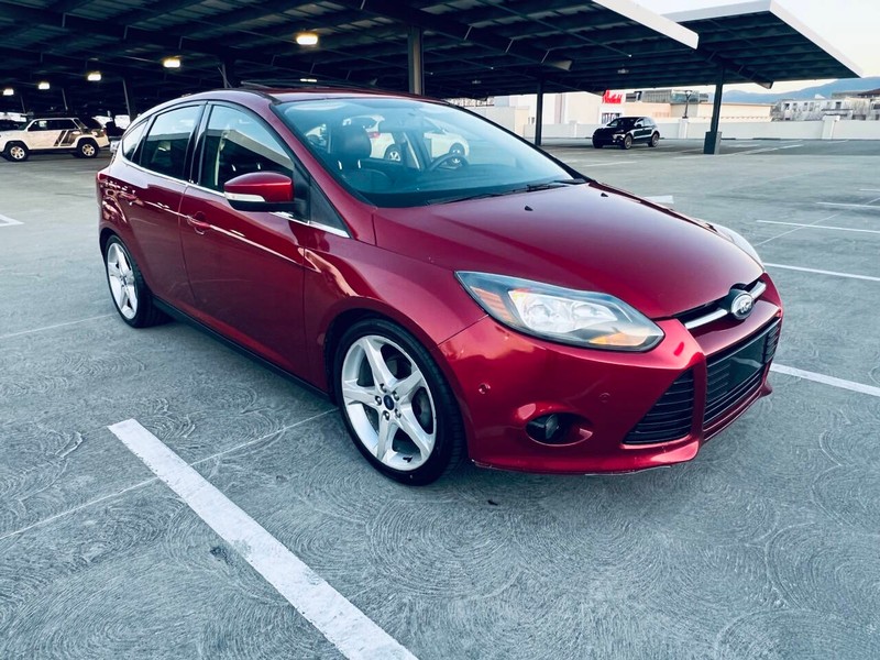 Ford Focus Hatchback Vehicle Full-screen Gallery Image 09