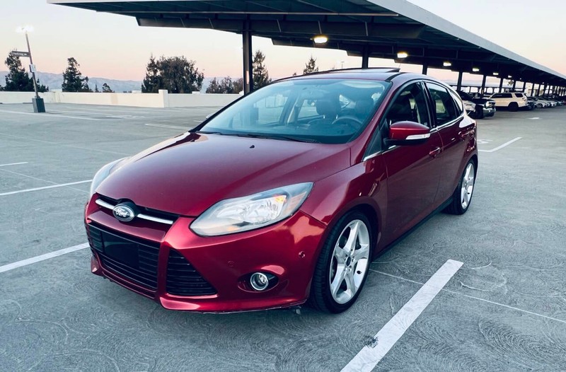 Ford Focus Hatchback Vehicle Full-screen Gallery Image 10