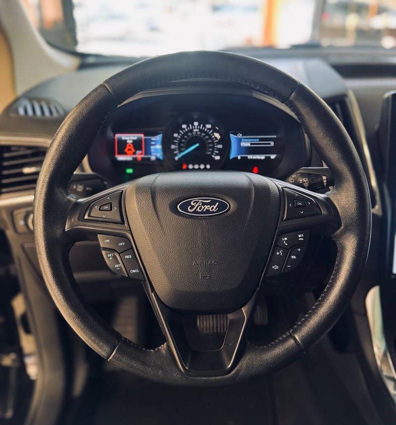 Ford Edge Vehicle Full-screen Gallery Image 11