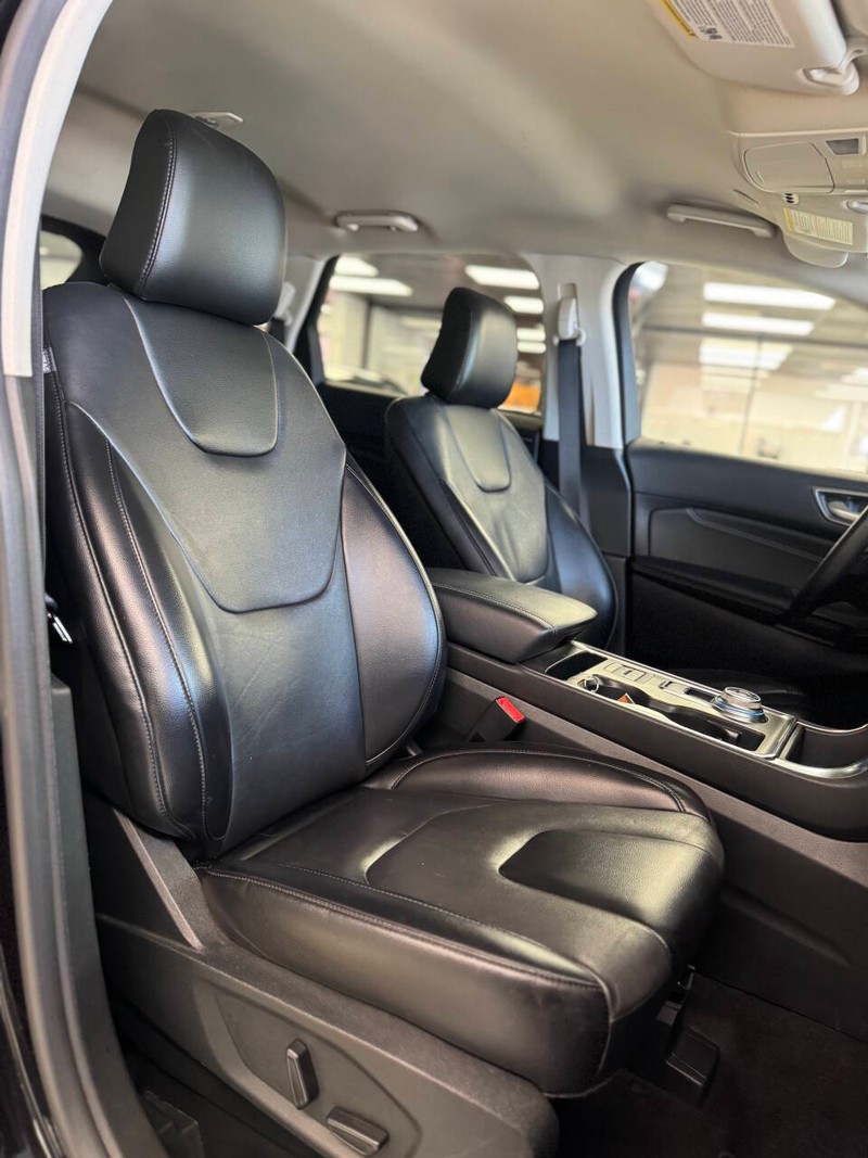 Ford Edge Vehicle Full-screen Gallery Image 13