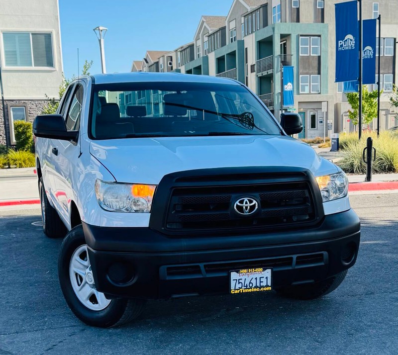 Toyota Tundra 2WD Truck Vehicle Full-screen Gallery Image 02