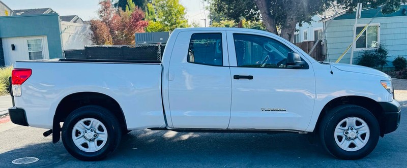 Toyota Tundra 2WD Truck Vehicle Full-screen Gallery Image 04