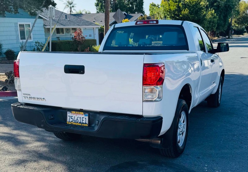 Toyota Tundra 2WD Truck Vehicle Full-screen Gallery Image 07