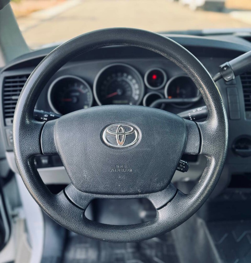 Toyota Tundra 2WD Truck Vehicle Full-screen Gallery Image 08