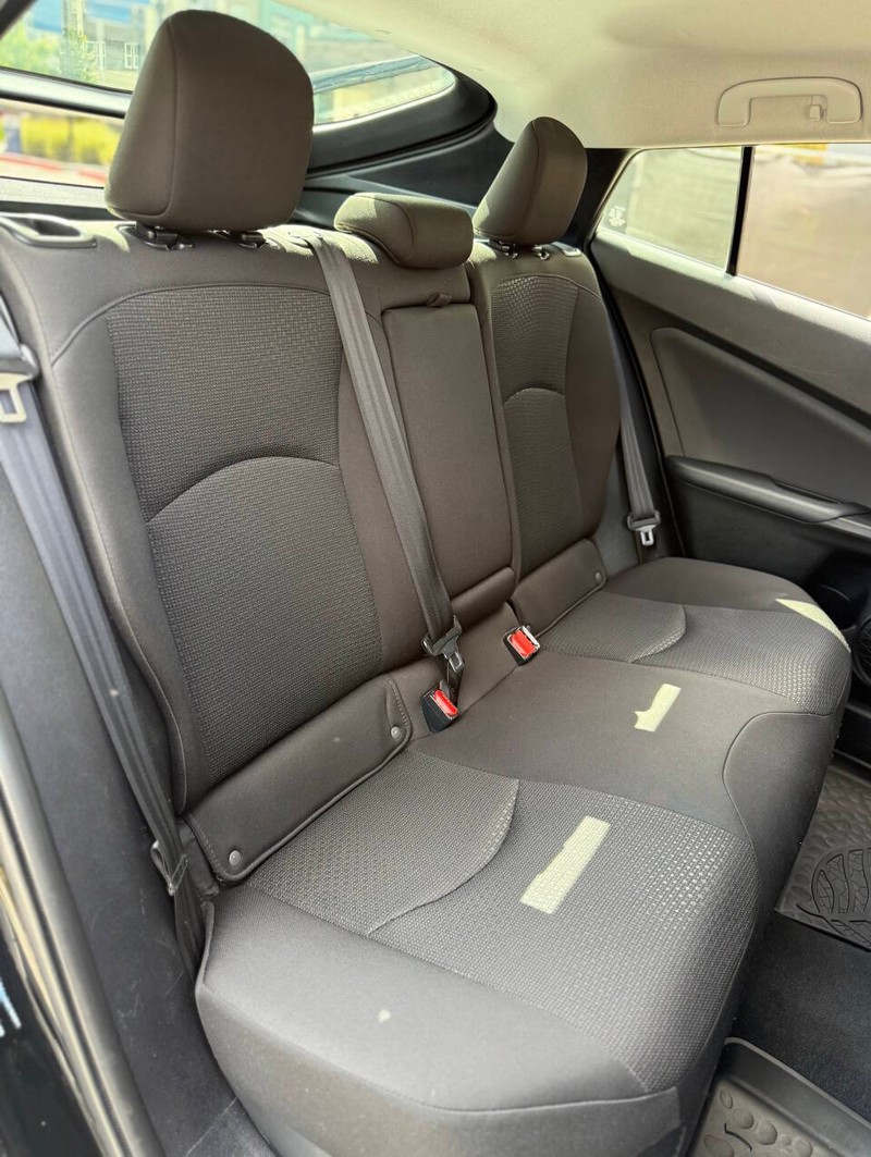 Toyota Prius Vehicle Full-screen Gallery Image 15
