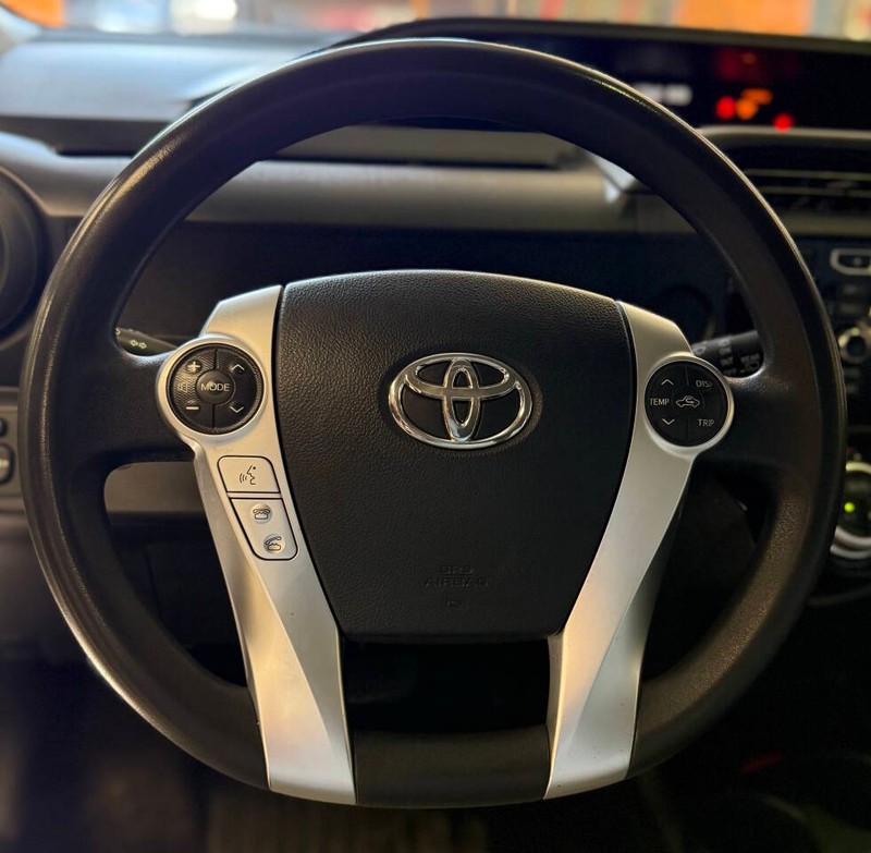Toyota Prius c Vehicle Full-screen Gallery Image 10