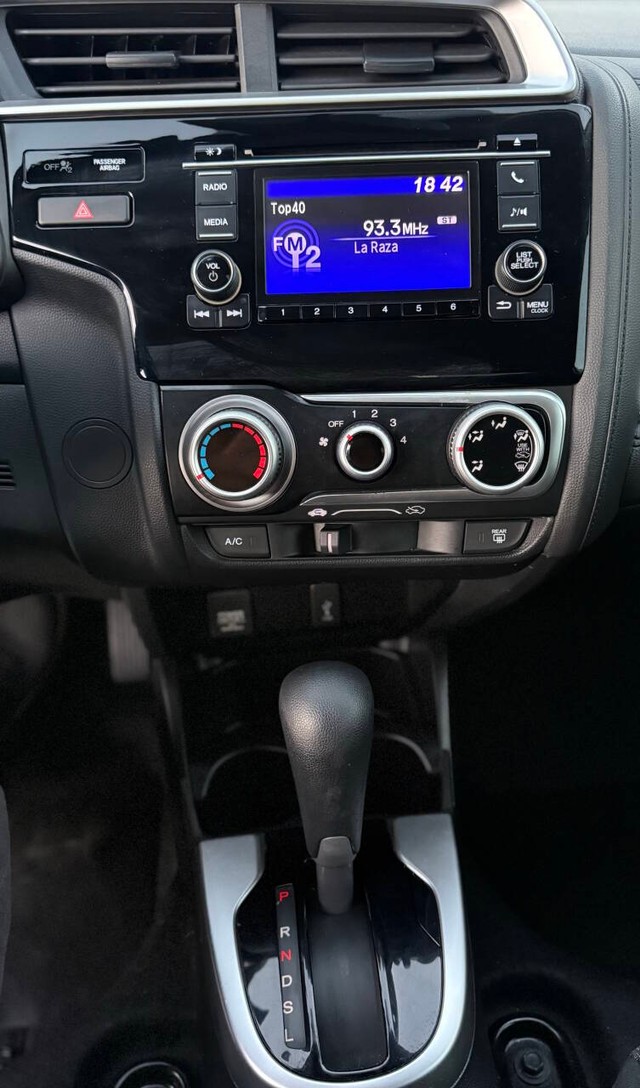 Honda Fit Vehicle Full-screen Gallery Image 11
