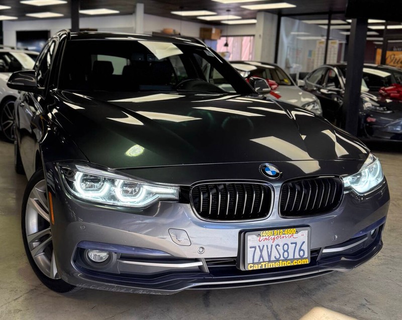 BMW 3 Series Vehicle Full-screen Gallery Image 03