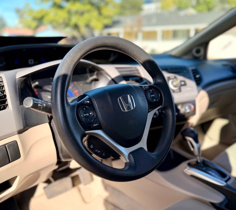 Honda Civic Sedan Vehicle Full-screen Gallery Image 09