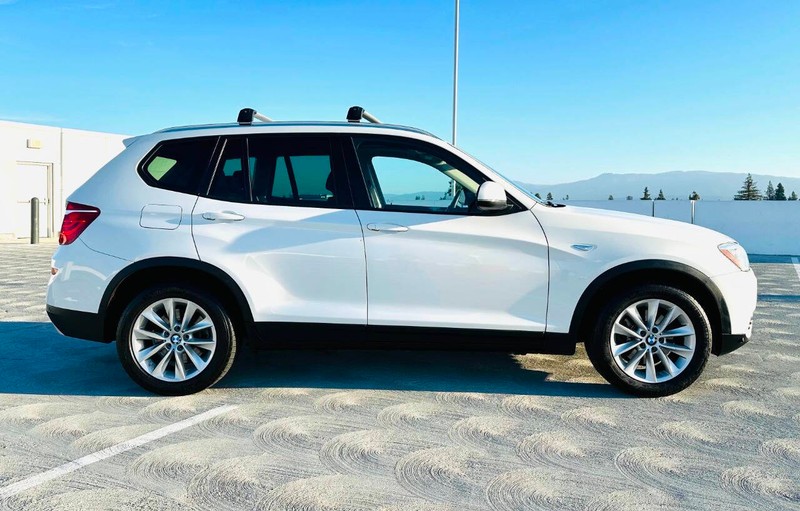 BMW X3 Vehicle Full-screen Gallery Image 08