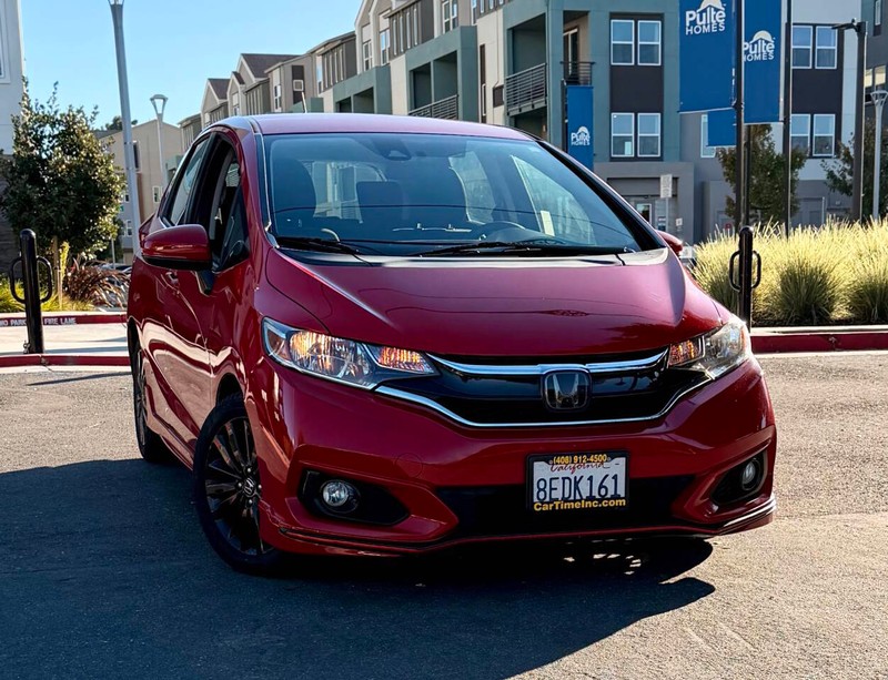 Honda Fit Vehicle Full-screen Gallery Image 02