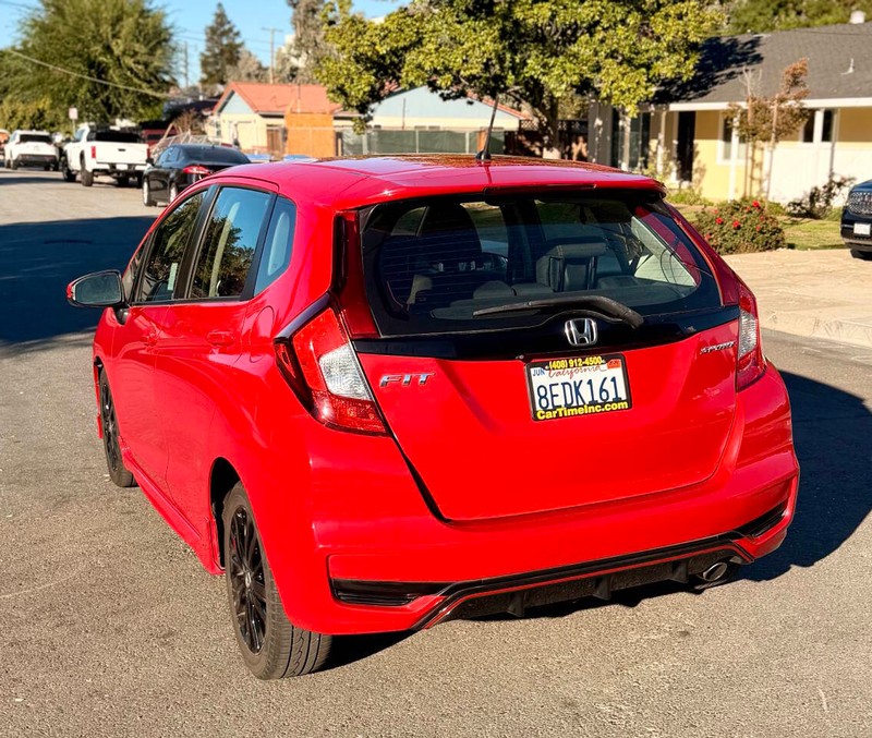 Honda Fit Vehicle Full-screen Gallery Image 06