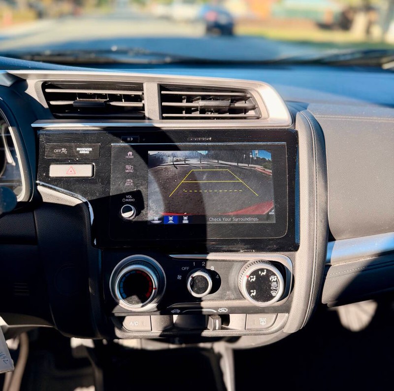 Honda Fit Vehicle Full-screen Gallery Image 11