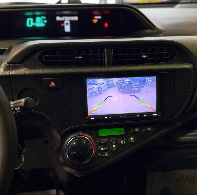 Toyota Prius c Vehicle Full-screen Gallery Image 11