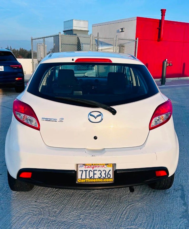 Mazda Mazda2 Vehicle Full-screen Gallery Image 06