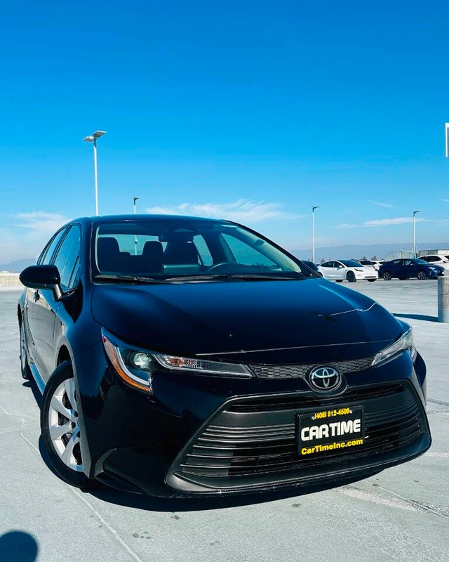 Toyota Corolla Vehicle Full-screen Gallery Image 03