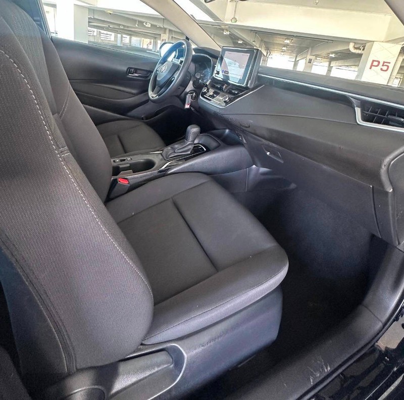 Toyota Corolla Vehicle Full-screen Gallery Image 12