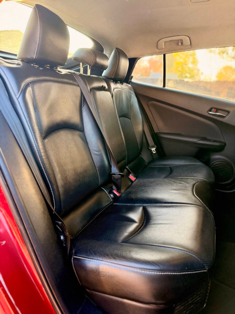 Toyota Prius Vehicle Full-screen Gallery Image 14