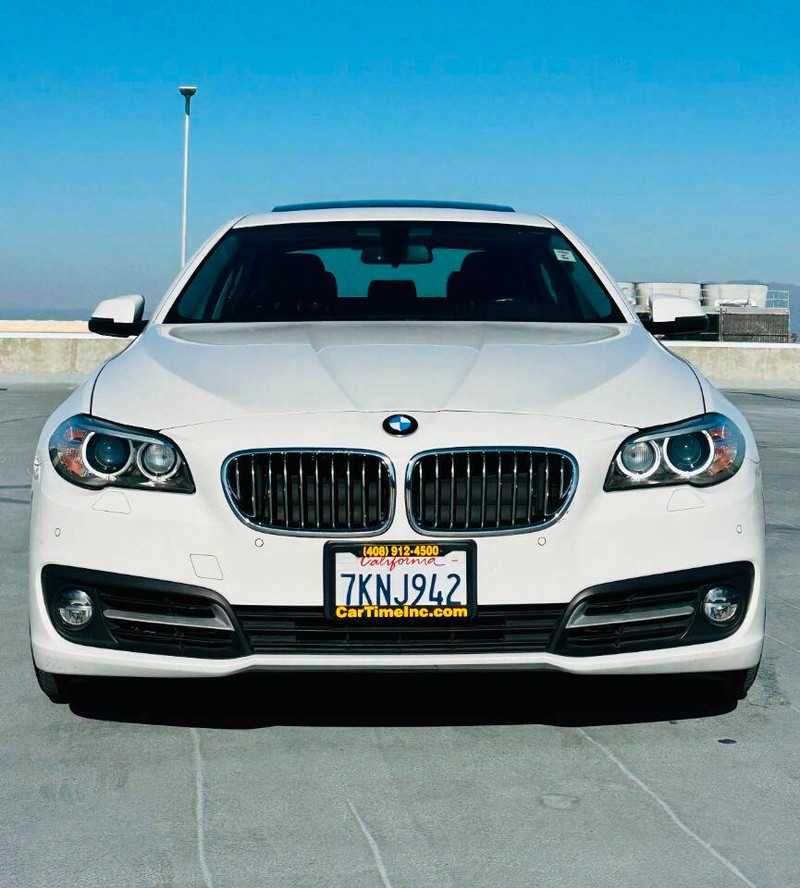BMW 5 Series Vehicle Full-screen Gallery Image 02
