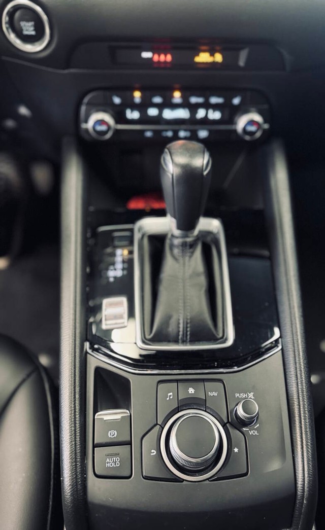 Mazda CX-5 Vehicle Full-screen Gallery Image 11
