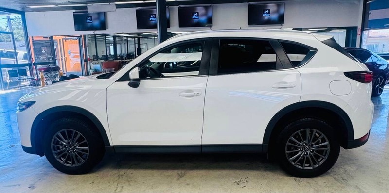 Mazda CX-5 Vehicle Full-screen Gallery Image 04