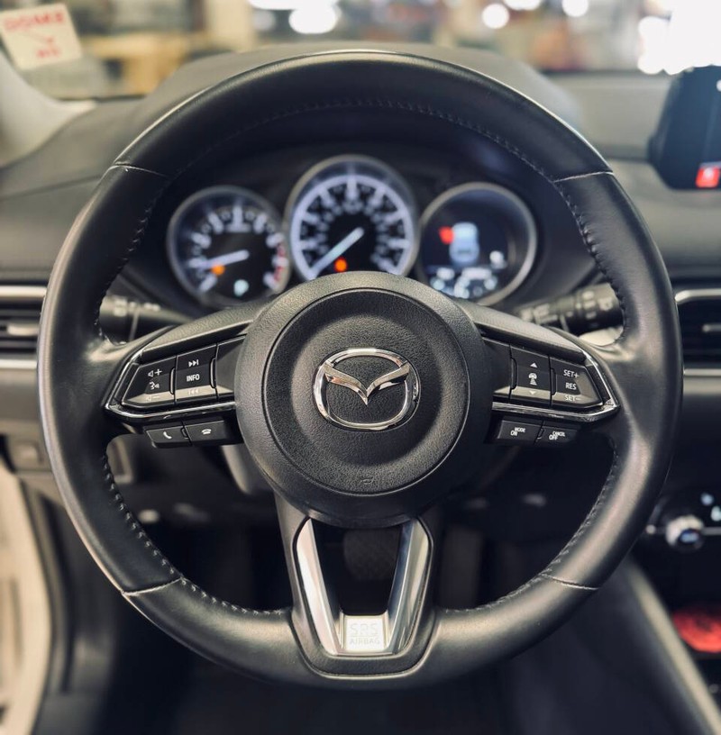 Mazda CX-5 Vehicle Full-screen Gallery Image 08