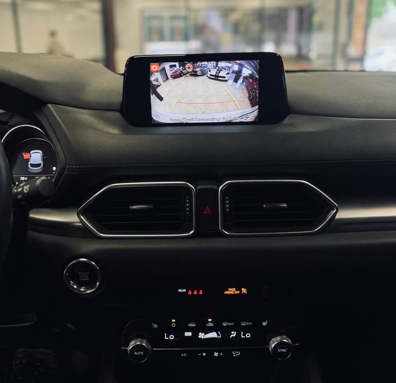 Mazda CX-5 Vehicle Full-screen Gallery Image 10