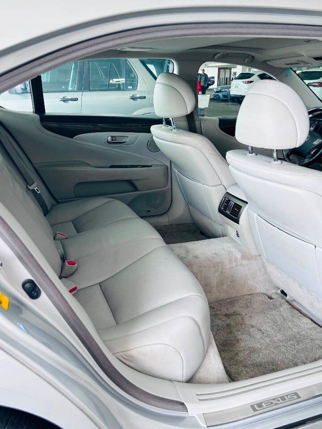 Lexus LS 460 Vehicle Full-screen Gallery Image 15