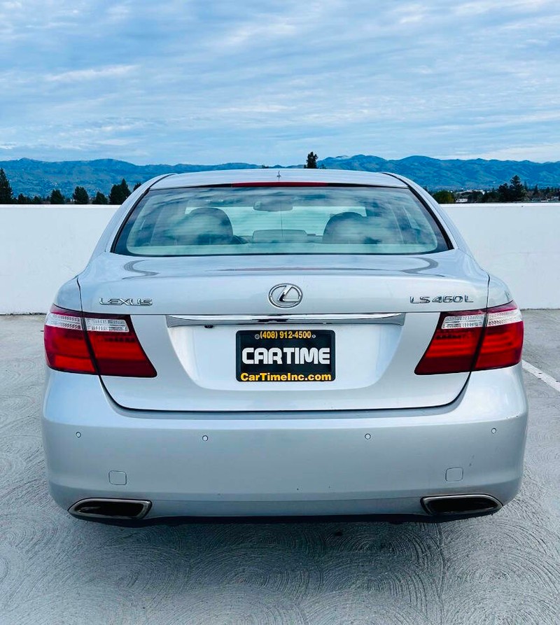 Lexus LS 460 Vehicle Full-screen Gallery Image 06