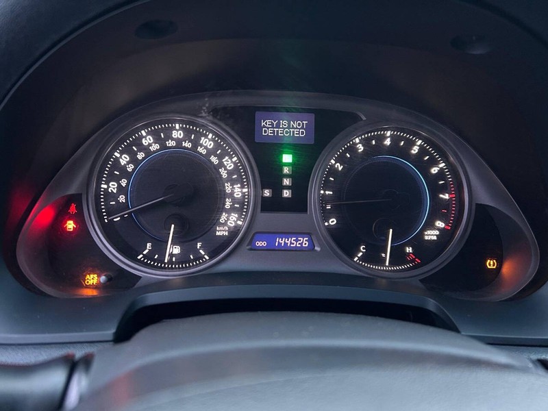 Lexus IS 350 Vehicle Full-screen Gallery Image 12