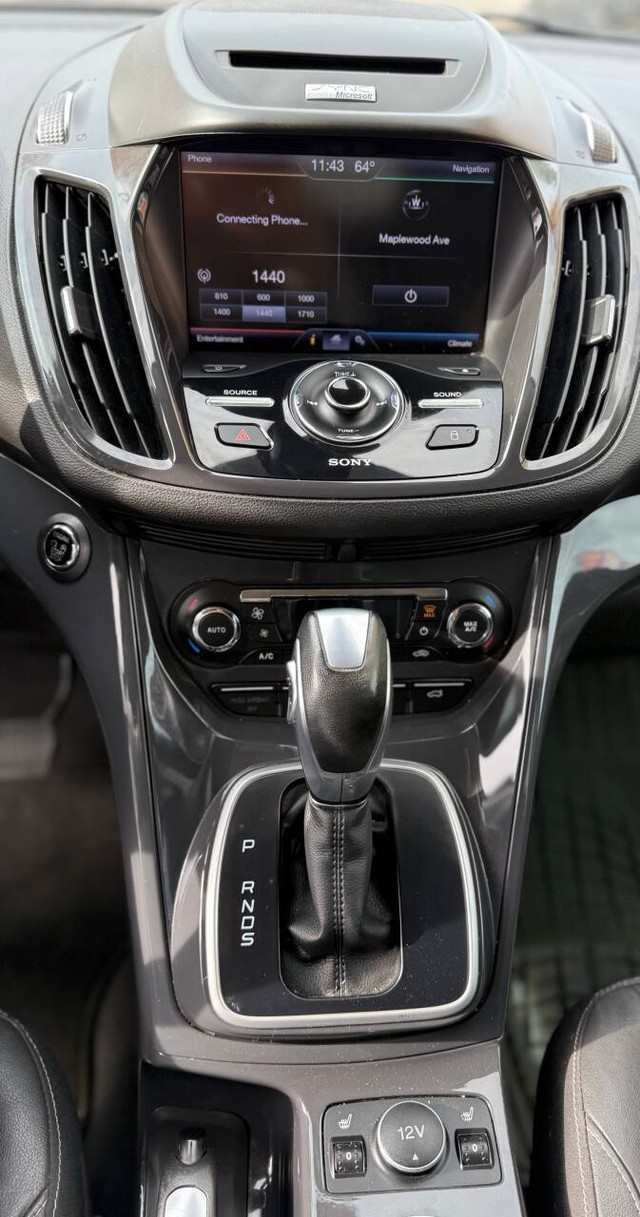 Ford Escape Vehicle Full-screen Gallery Image 13
