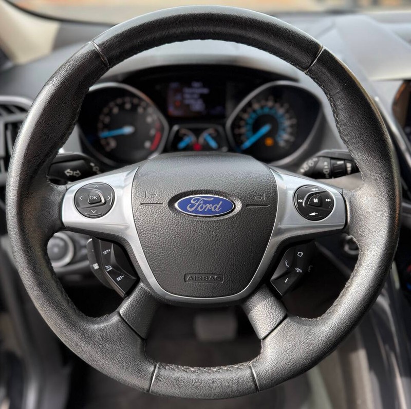 Ford Escape Vehicle Full-screen Gallery Image 14