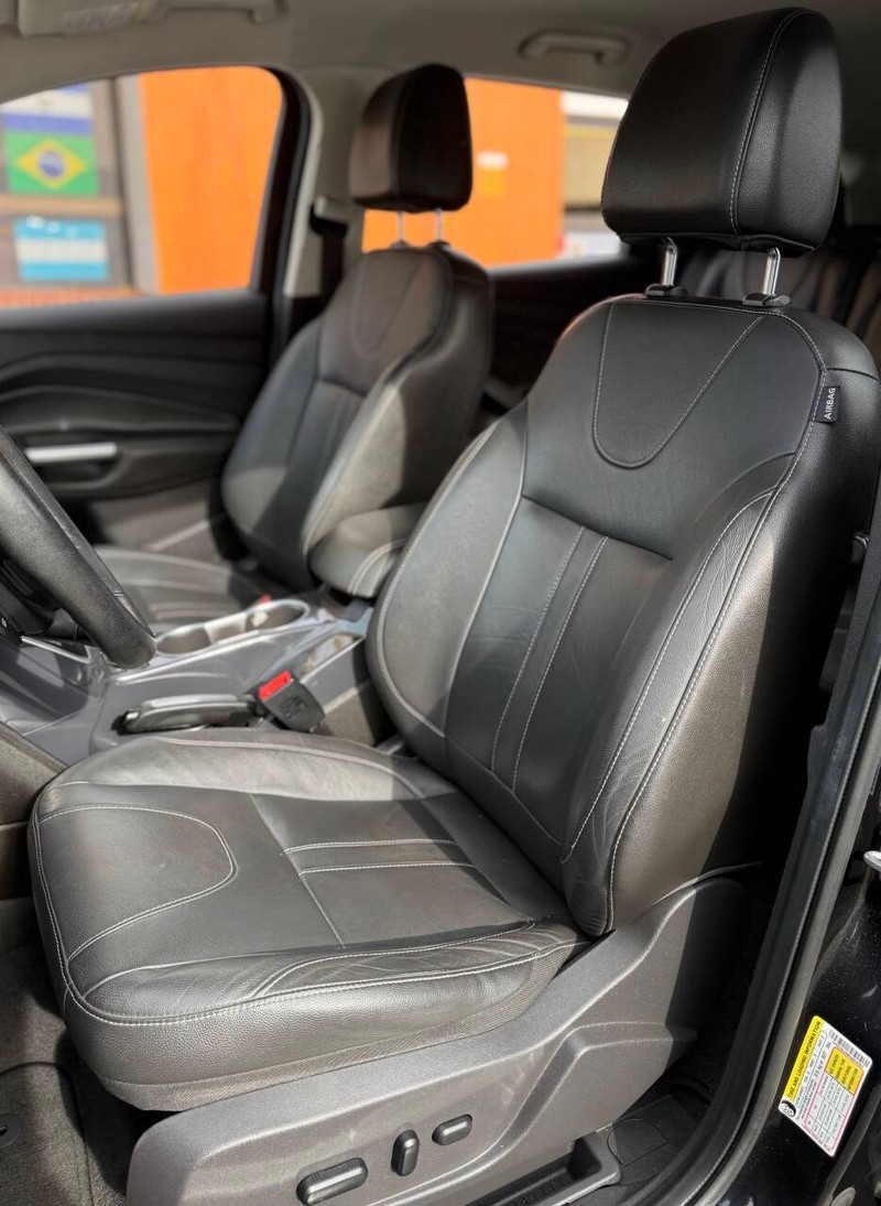 Ford Escape Vehicle Full-screen Gallery Image 15