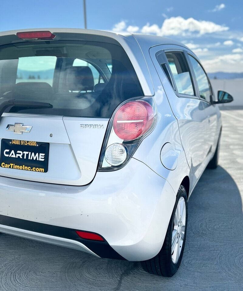 Chevrolet Spark Vehicle Full-screen Gallery Image 11