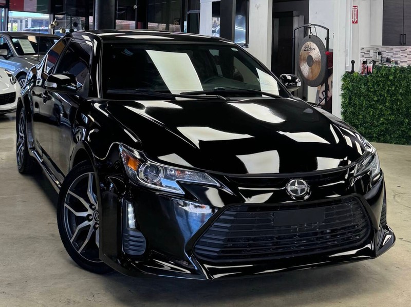Scion tC Vehicle Full-screen Gallery Image 02