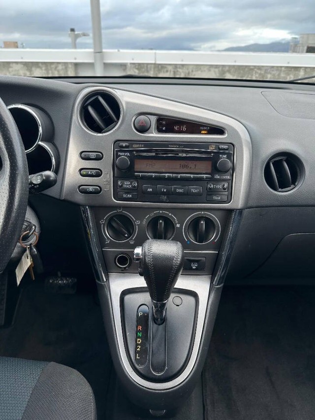 Toyota Matrix Vehicle Full-screen Gallery Image 13