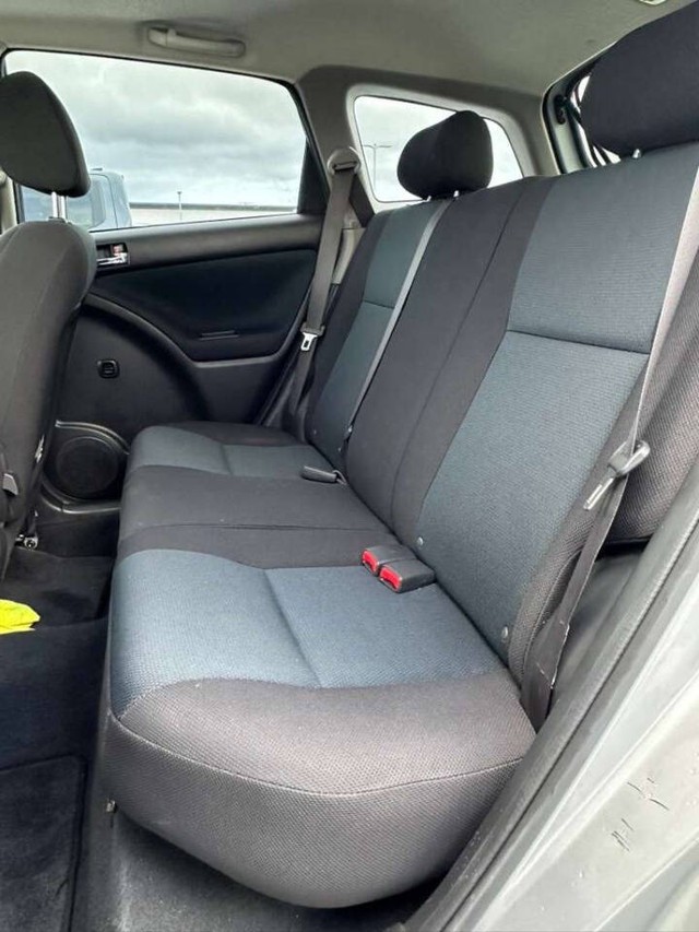 Toyota Matrix Vehicle Full-screen Gallery Image 15