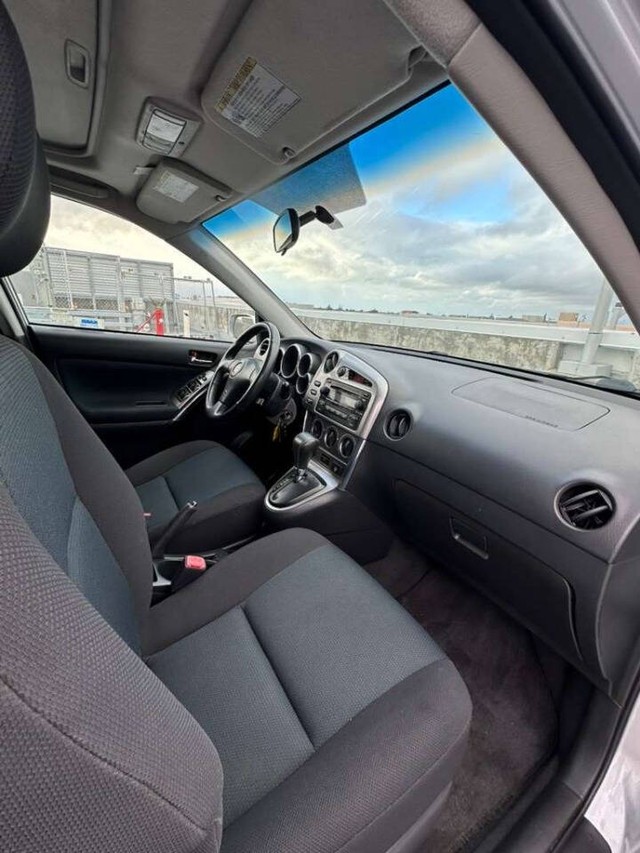Toyota Matrix Vehicle Full-screen Gallery Image 16