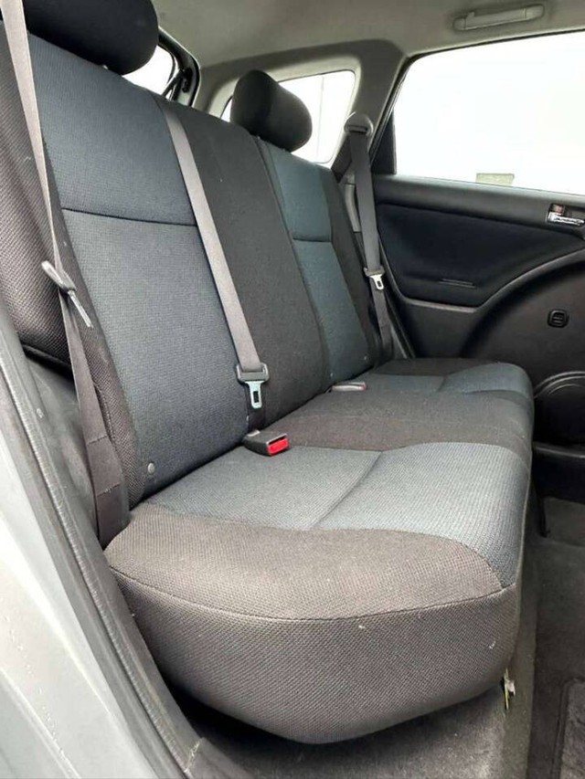 Toyota Matrix Vehicle Full-screen Gallery Image 17