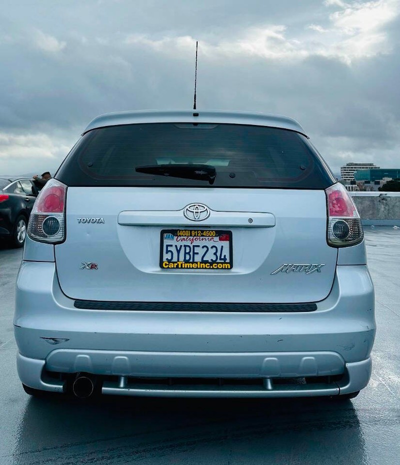 Toyota Matrix Vehicle Full-screen Gallery Image 06