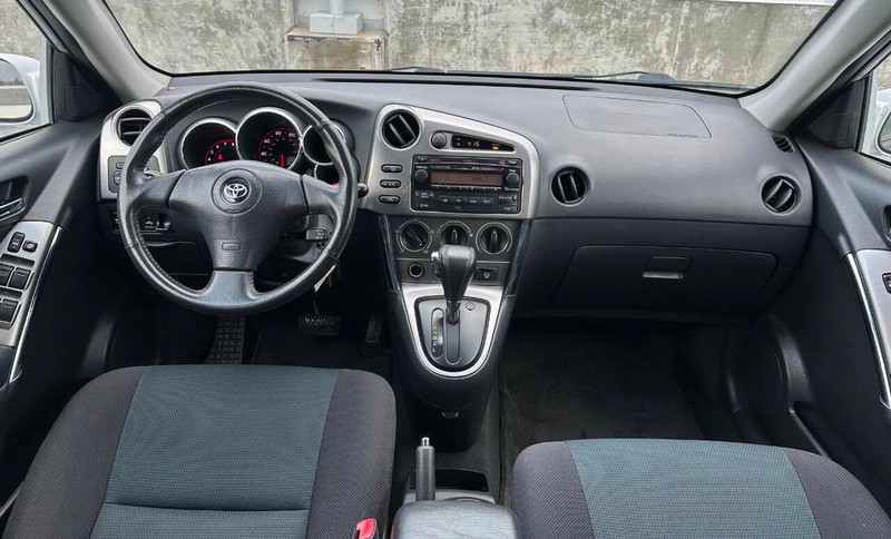 Toyota Matrix Vehicle Full-screen Gallery Image 09