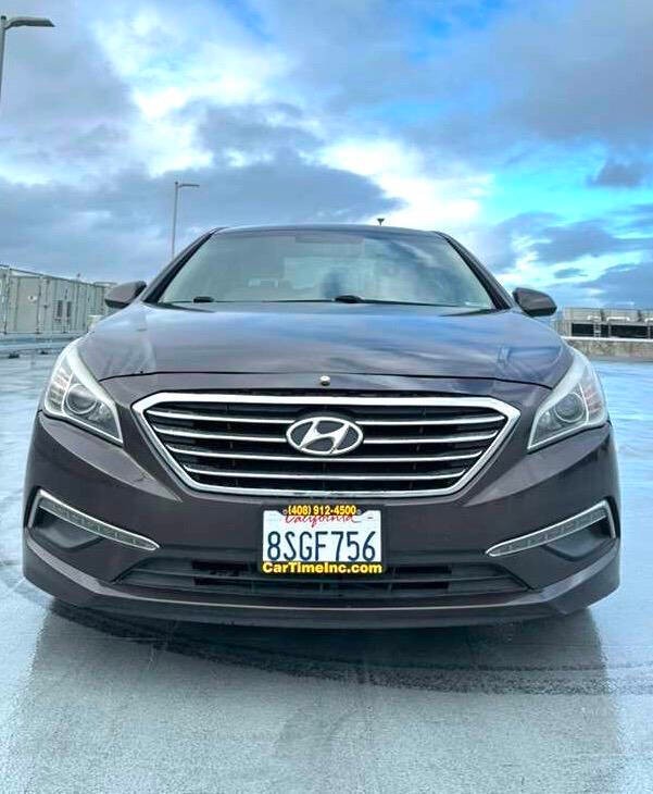 Hyundai Sonata Vehicle Full-screen Gallery Image 02