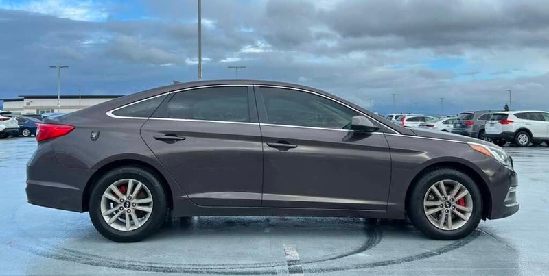 Hyundai Sonata Vehicle Full-screen Gallery Image 08