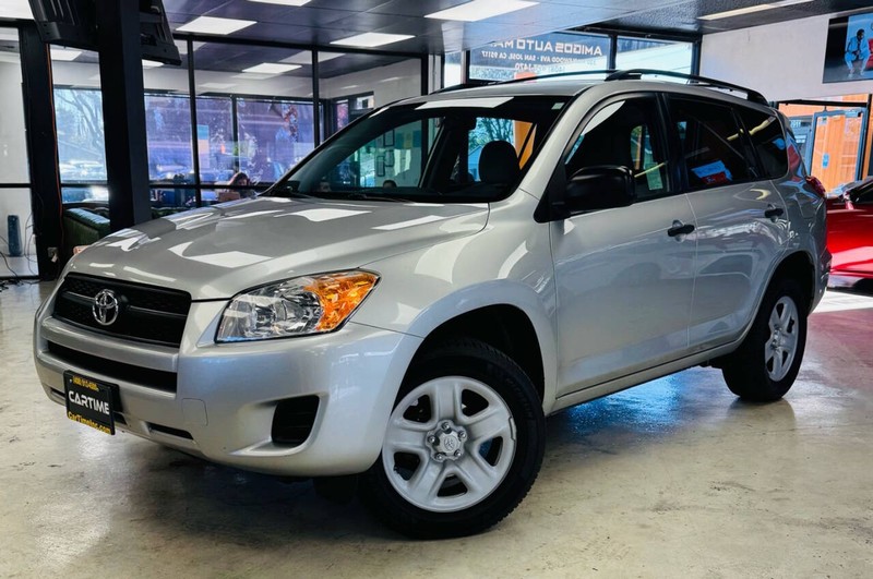 Toyota RAV4 Vehicle Full-screen Gallery Image 03
