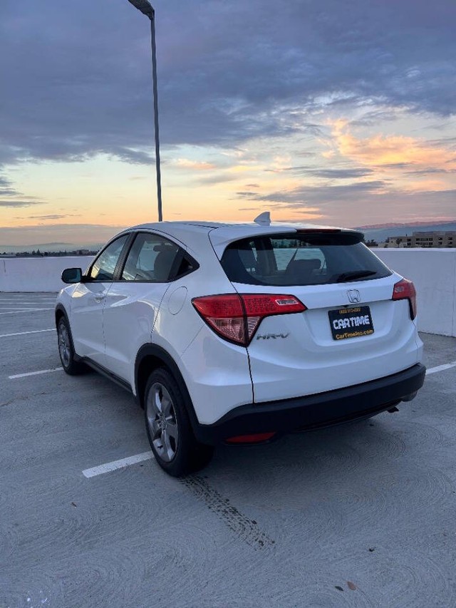 Honda HR-V Vehicle Full-screen Gallery Image 05