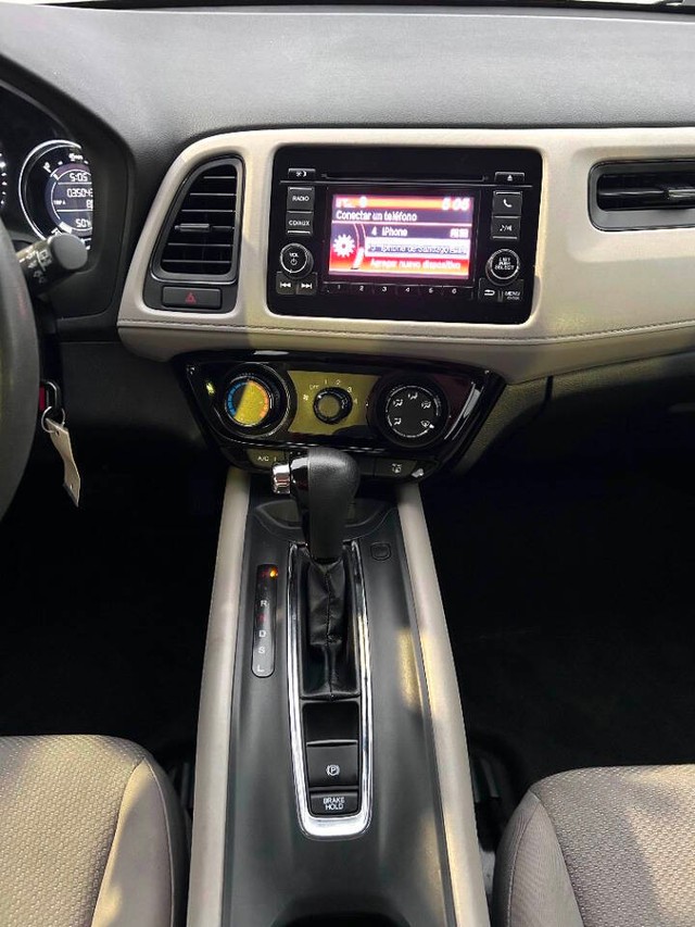 Honda HR-V Vehicle Full-screen Gallery Image 12