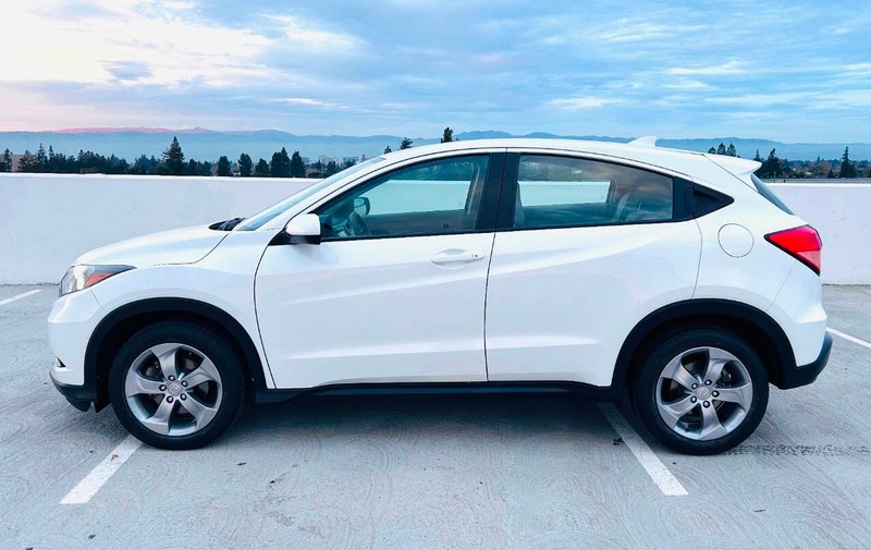 Honda HR-V Vehicle Full-screen Gallery Image 04